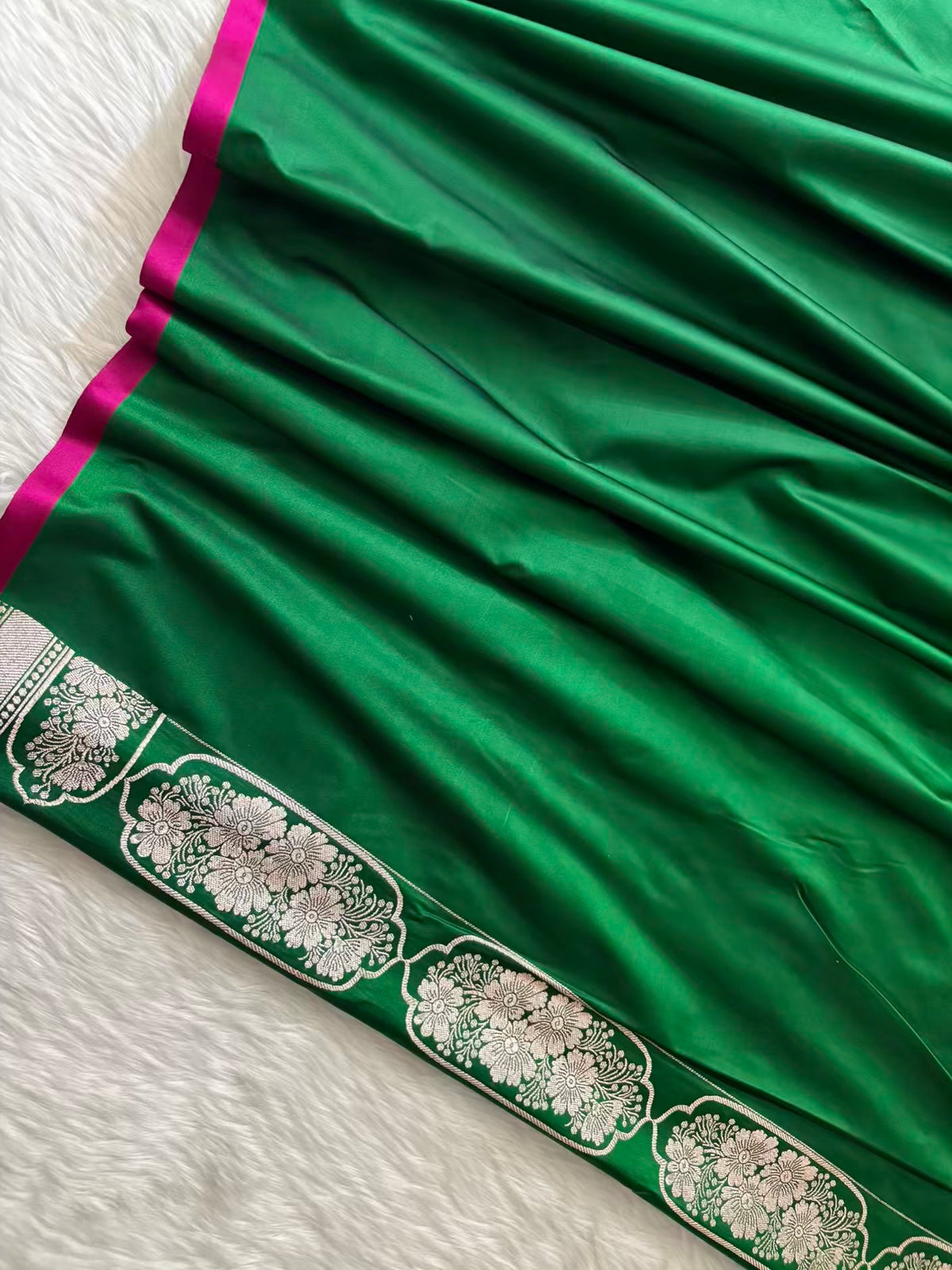 Green Soft Kataan Silk Banarasi Saree In Jaal Weaving
