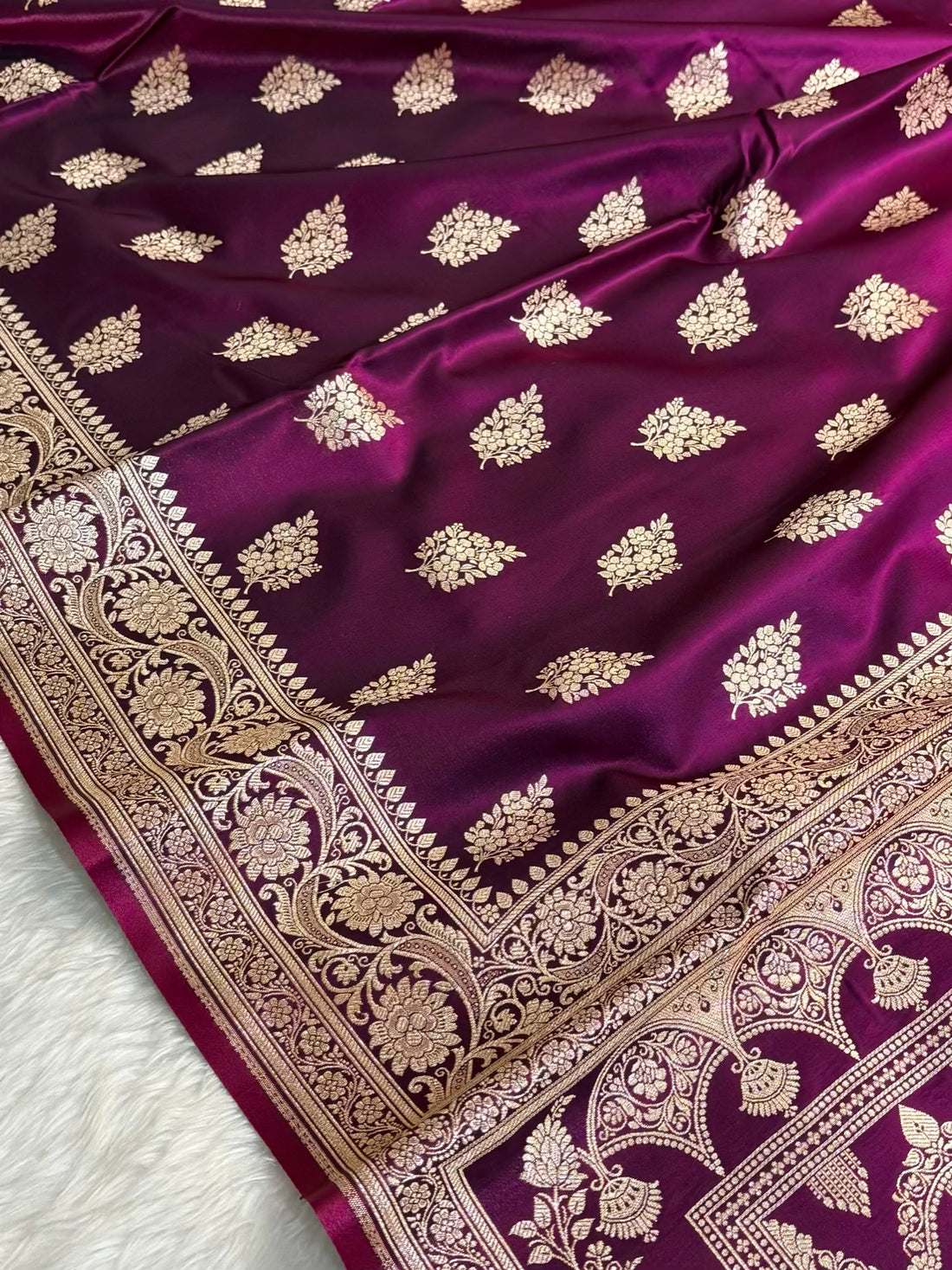 Wine Shaded New Motif Satin Silk Banarasi Saree.