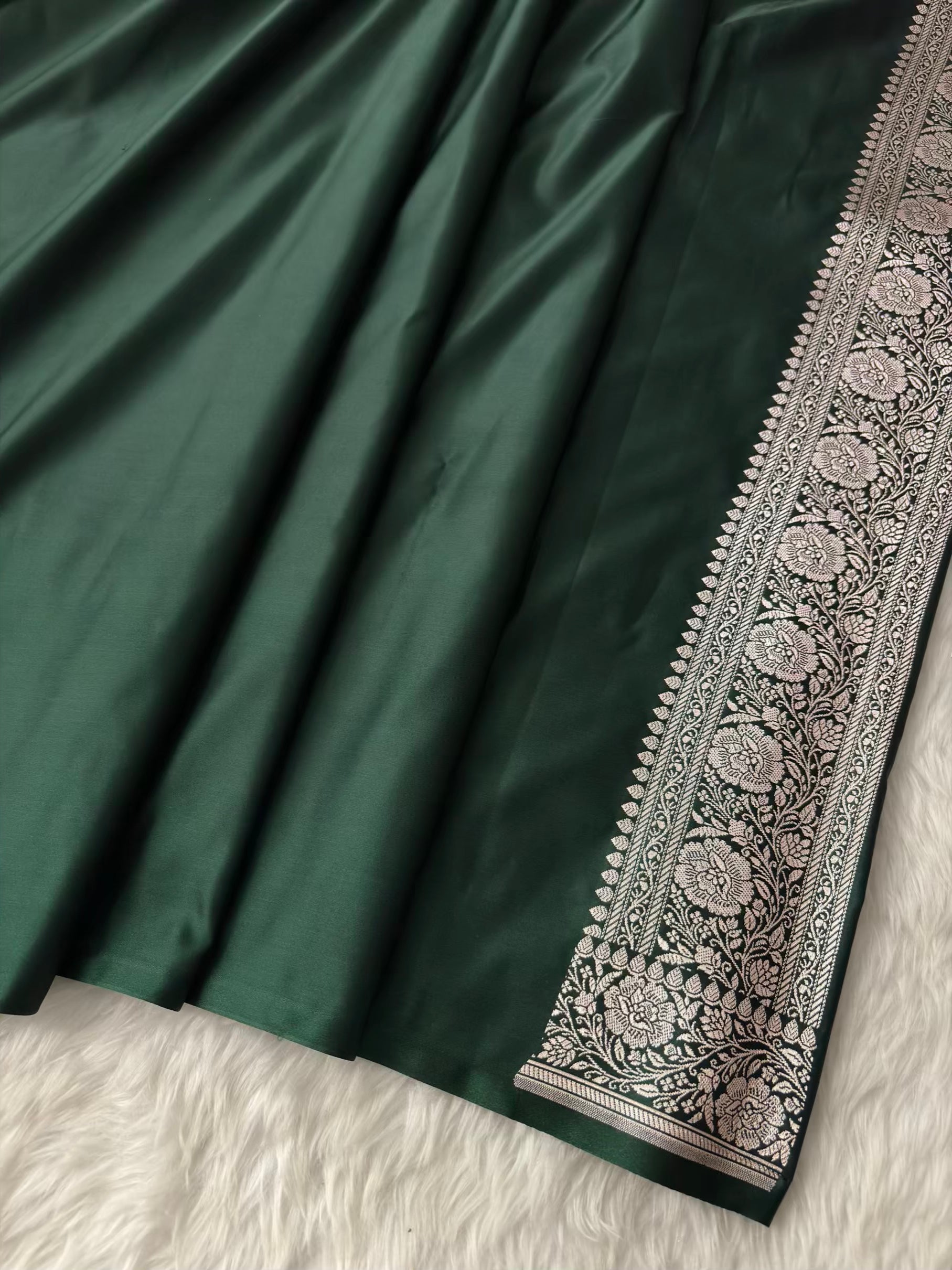 Deep Green Star Motif Soft Kataan Silk Banarasi Saree In Silver Zari