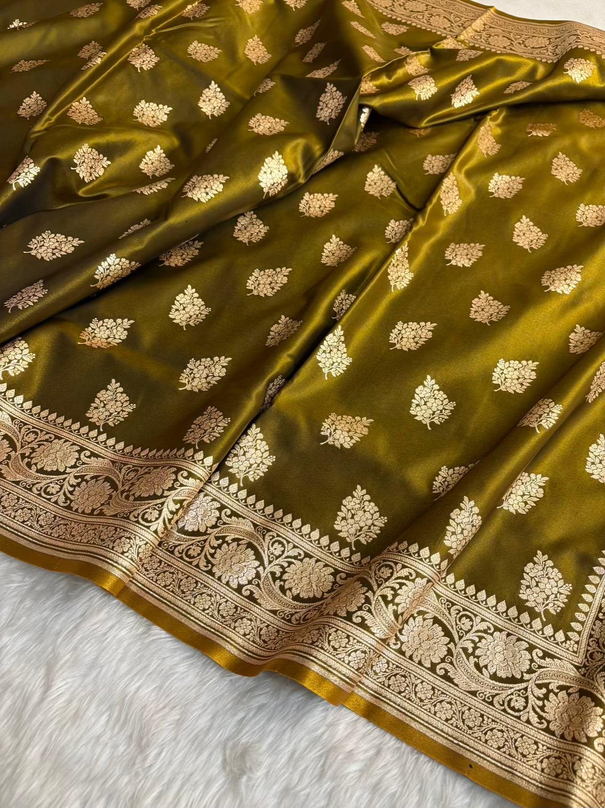 Mehdi Green Shaded New Motif Satin Silk Banarasi Saree