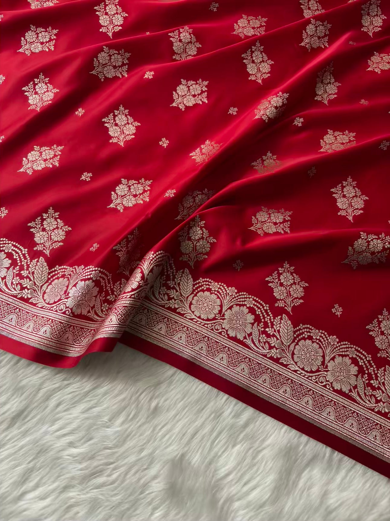 Red Soft Kataan Silk Motif Banarasi Saree In Silver Zari