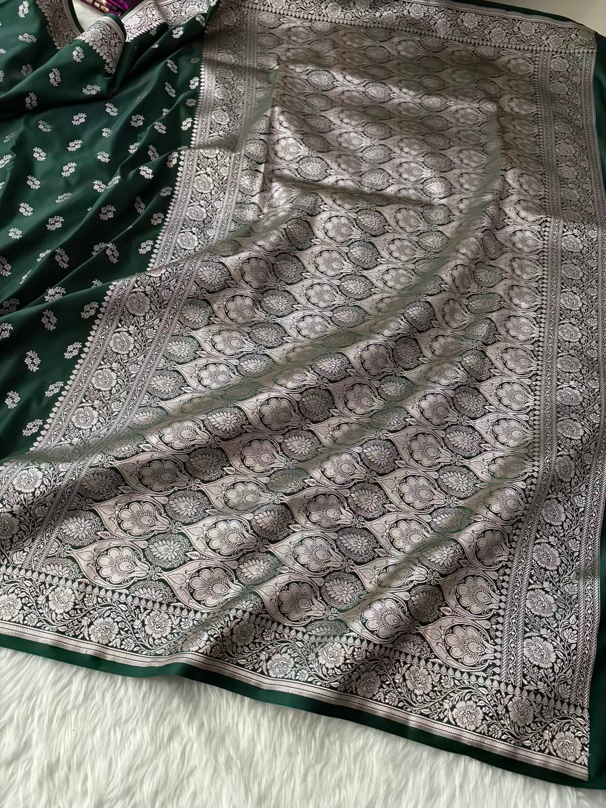 Deep Green Star Motif Soft Kataan Silk Banarasi Saree In Silver Zari