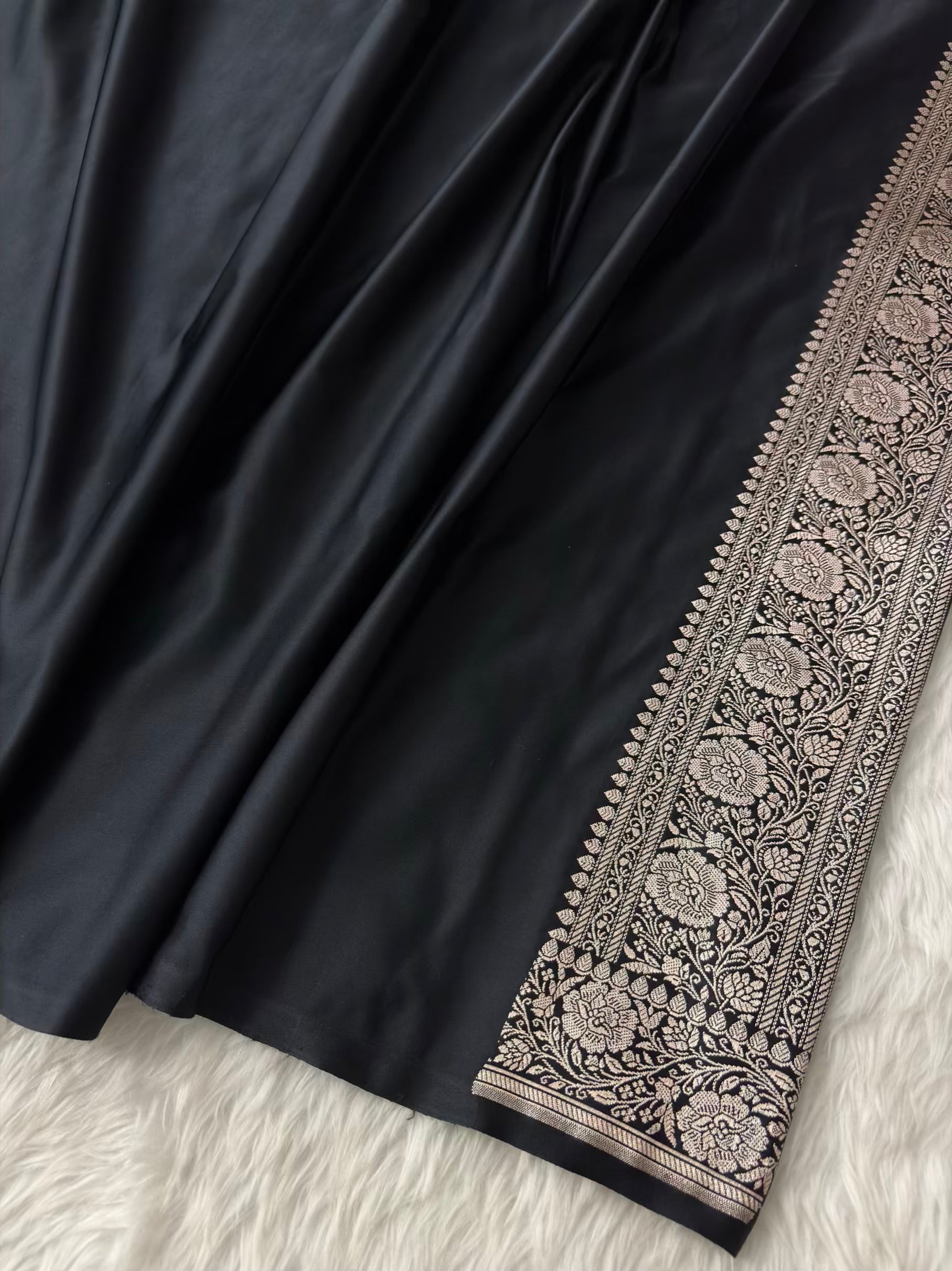 Black Star Motif Soft Kataan Silk Banarasi Saree In Silver Zari