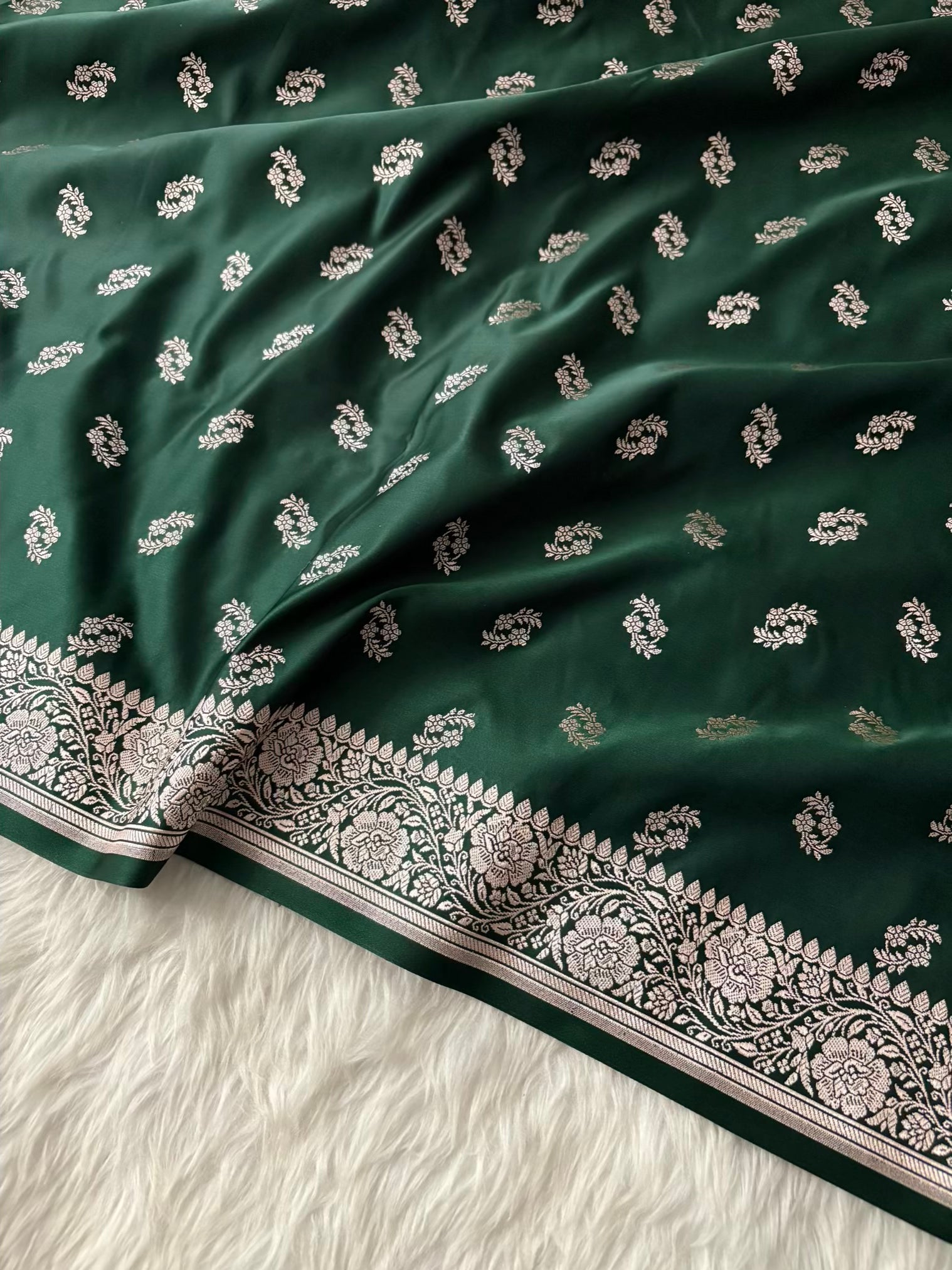 Deep Green Star Motif Soft Kataan Silk Banarasi Saree In Silver Zari