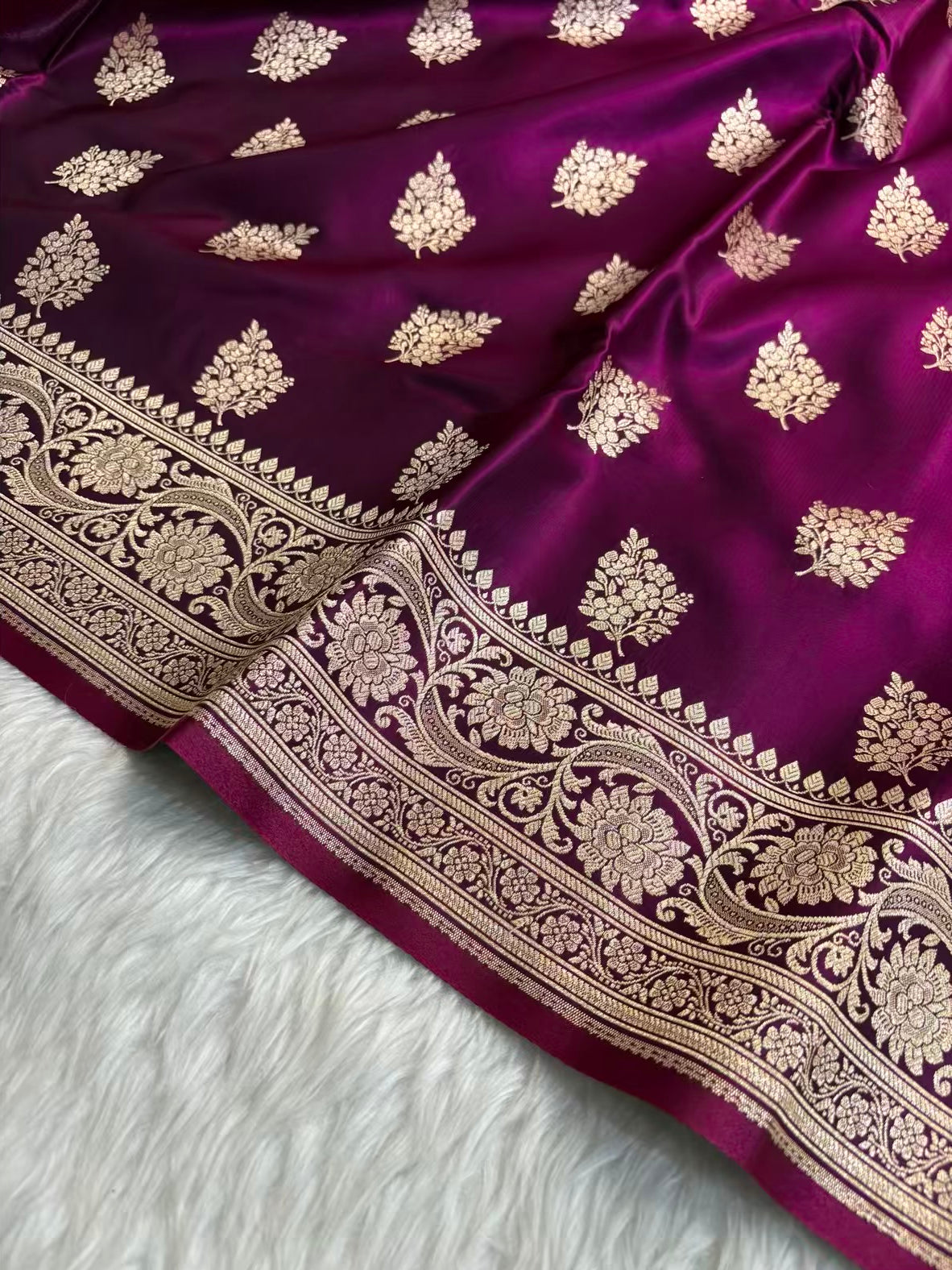Wine Shaded New Motif Satin Silk Banarasi Saree.