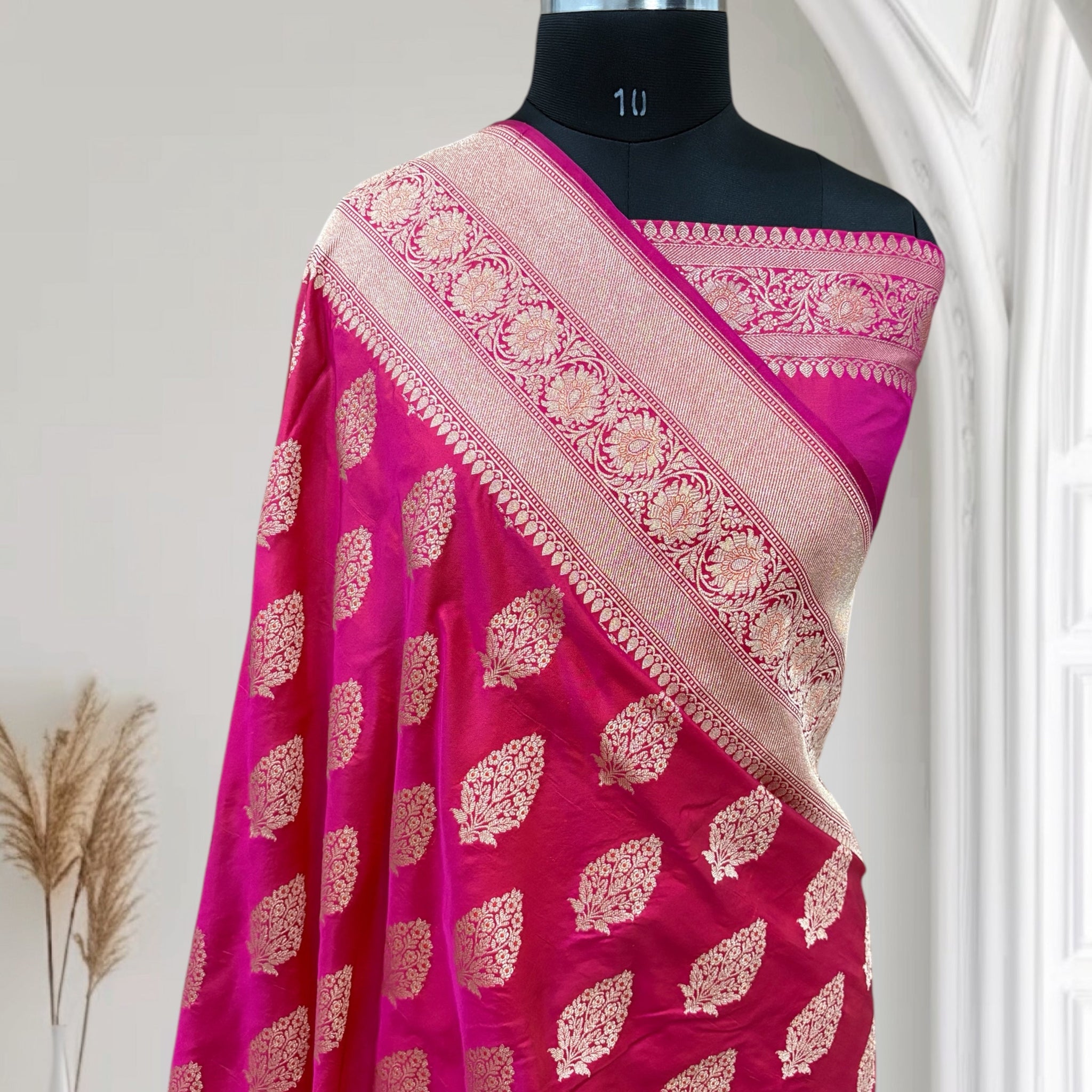 Rani With Red Shaded Dual-Tone Effect Pure Kataan Silk Banarasi Saree - Zohra Silk