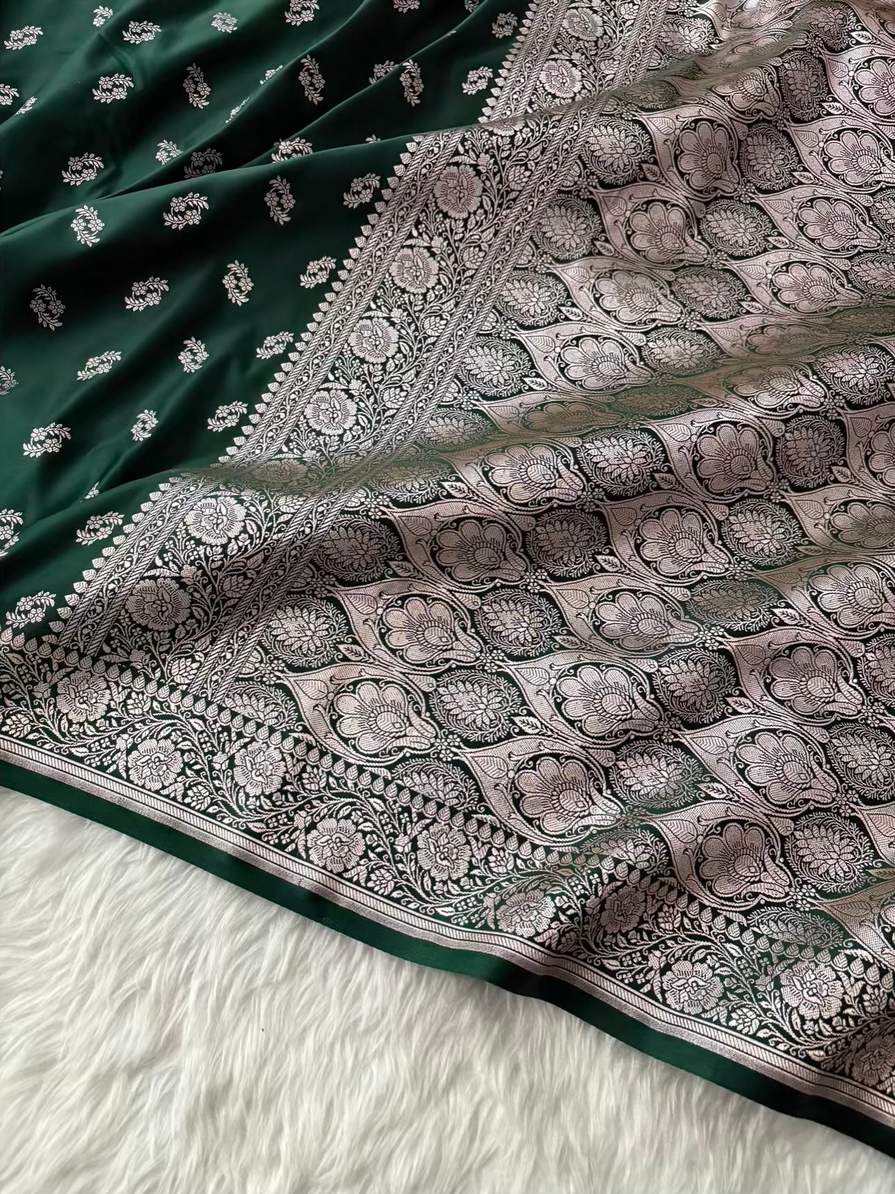 Deep Green Star Motif Soft Kataan Silk Banarasi Saree In Silver Zari