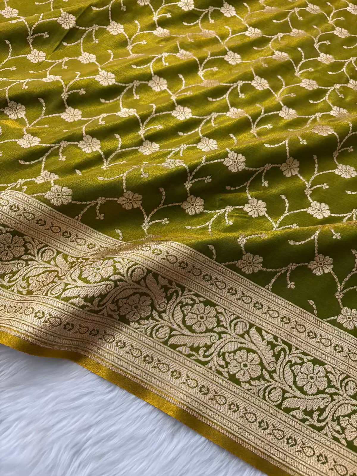 Mehdi Green Motif Jaal Satin Silk Banarasi saree