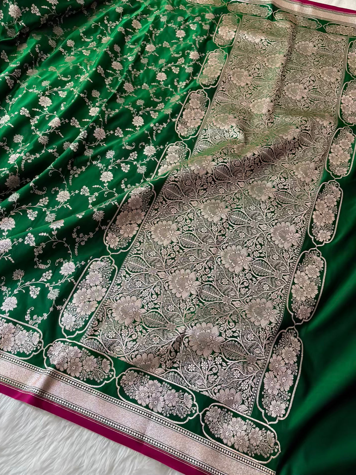 Green Soft Kataan Silk Banarasi Saree In Jaal Weaving