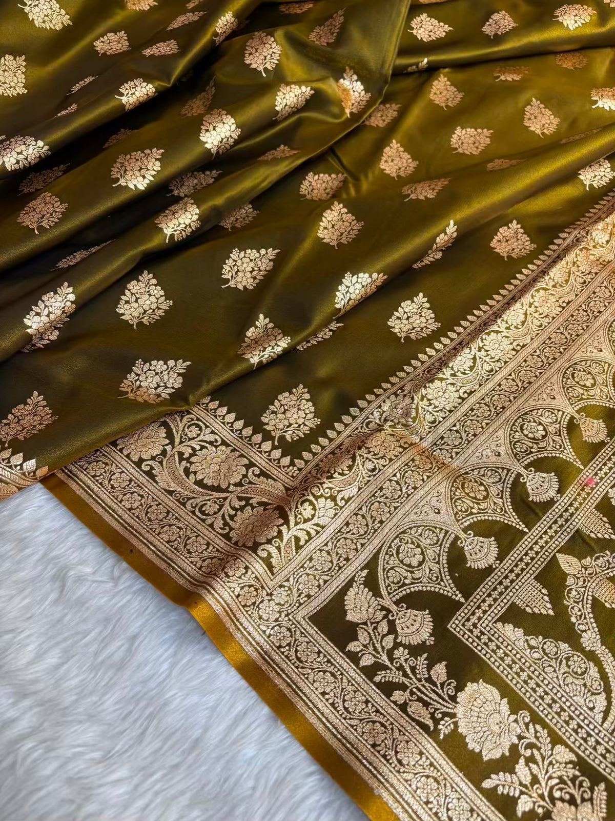 Mehdi Green Shaded New Motif Satin Silk Banarasi Saree