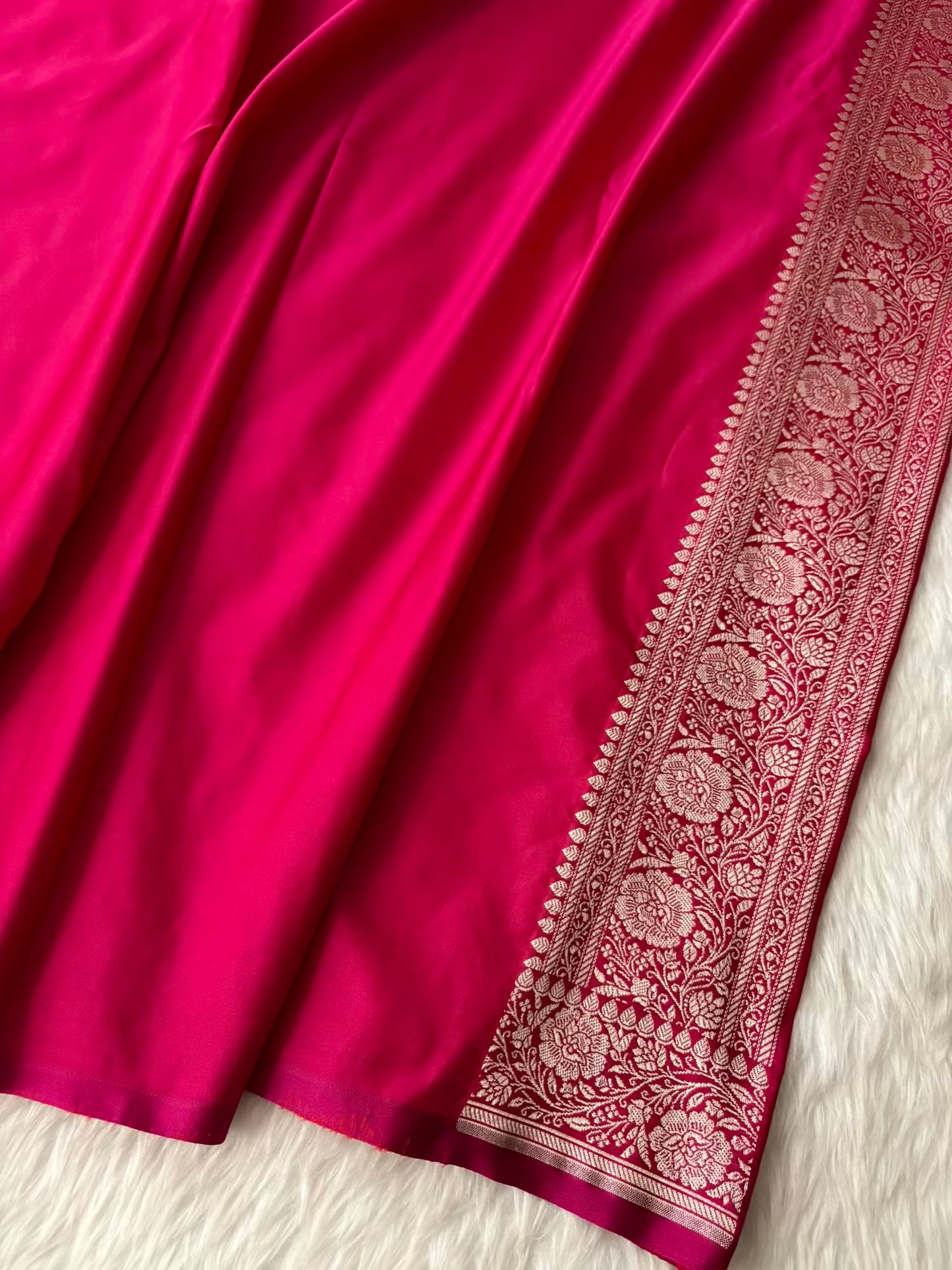 Rani Pink Star Motif Soft Kataan Silk Banarasi Saree In Silver Zari