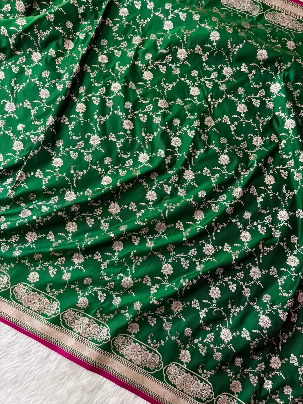 Green Soft Kataan Silk Banarasi Saree In Jaal Weaving
