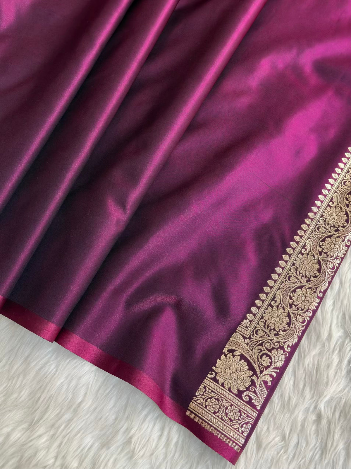 Wine Shaded New Motif Satin Silk Banarasi Saree.