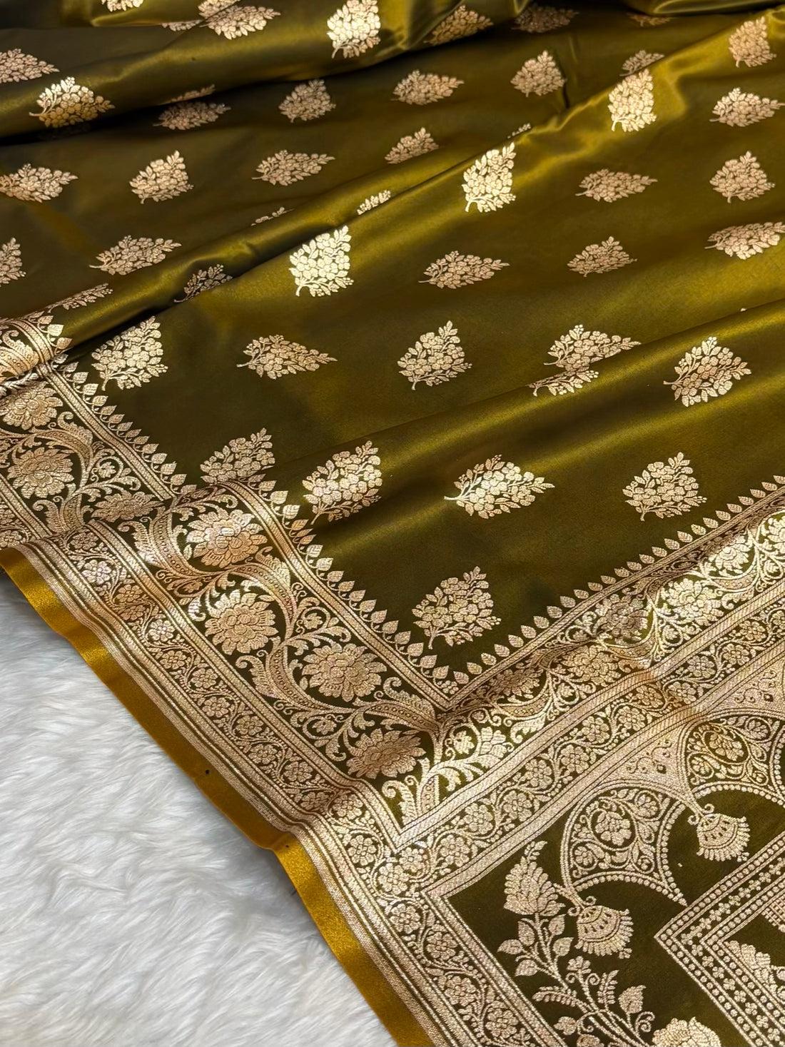 Mehdi Green Shaded New Motif Satin Silk Banarasi Saree