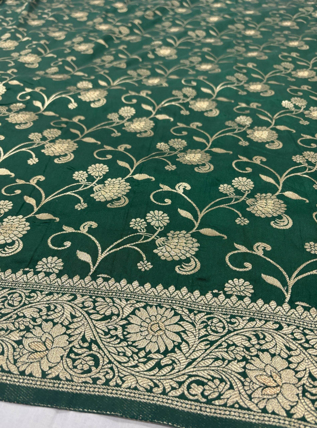 Green Golden Zari Flower Jaal Banarasi Saree - Zohra Silk