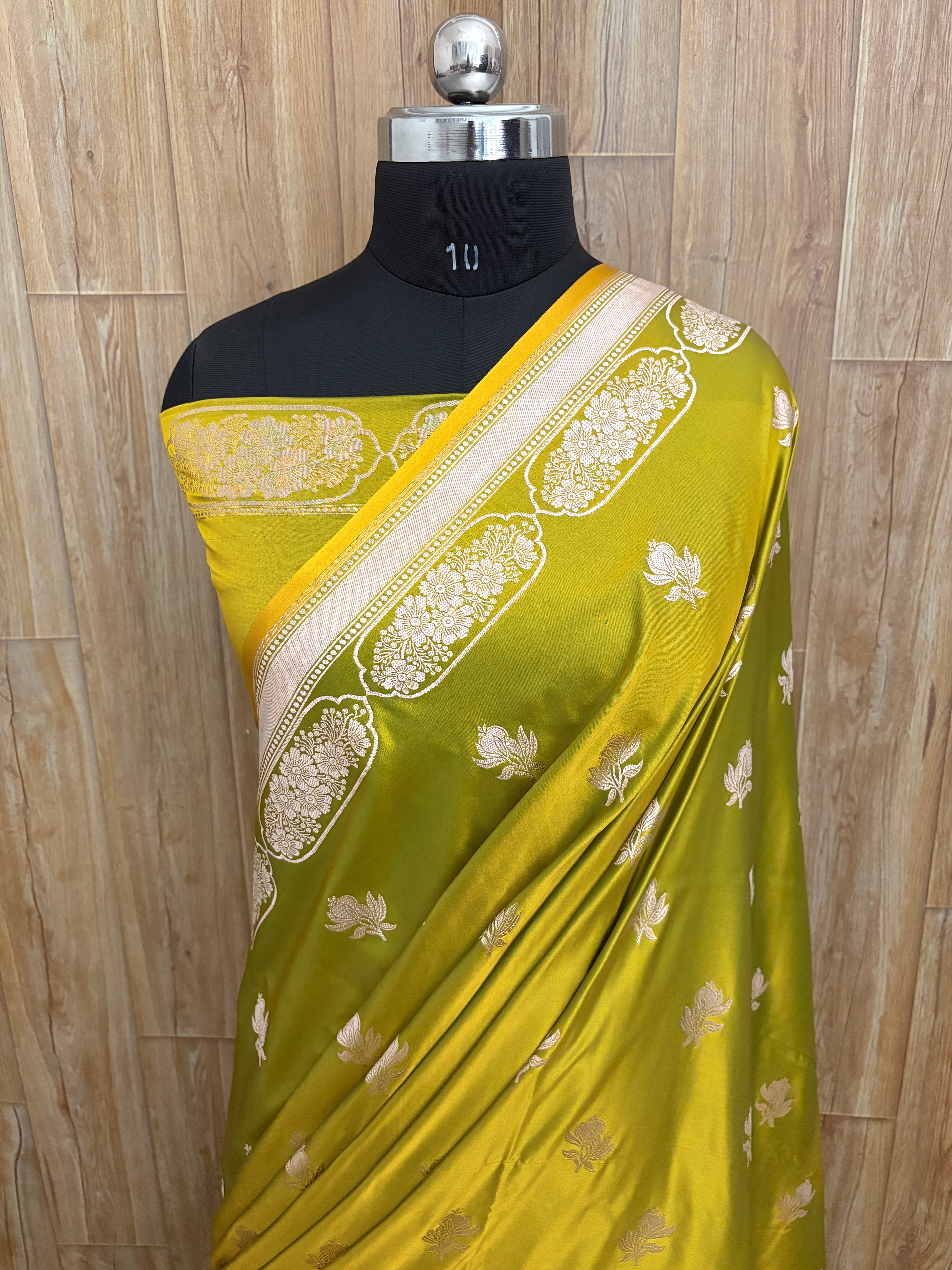 Mehdi Dual-Tone Mashru Silk Banarasi Saree – Buti Design