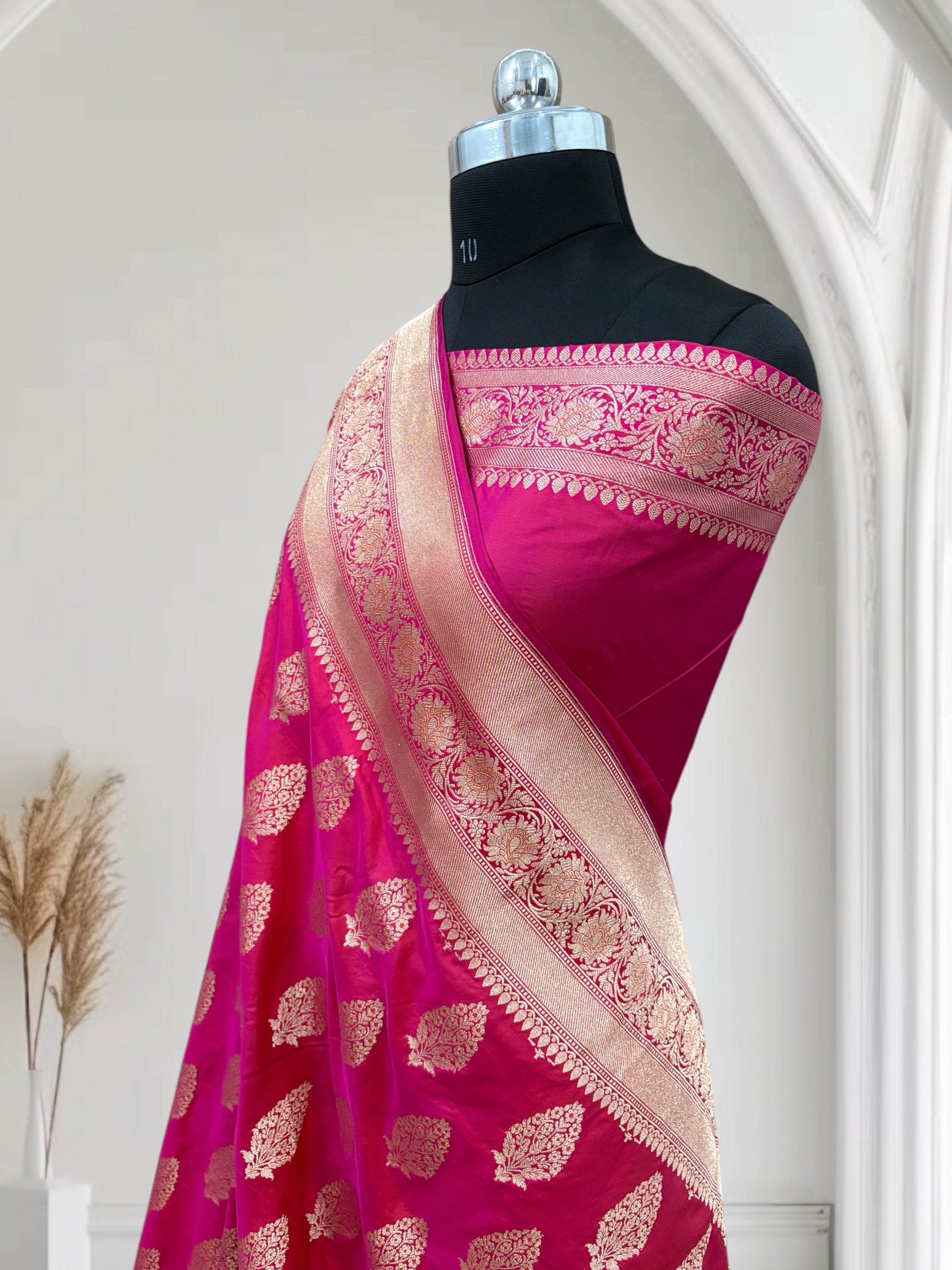 Rani With Red Shaded Dual-Tone Effect Pure Kataan Silk Banarasi Saree - Zohra Silk