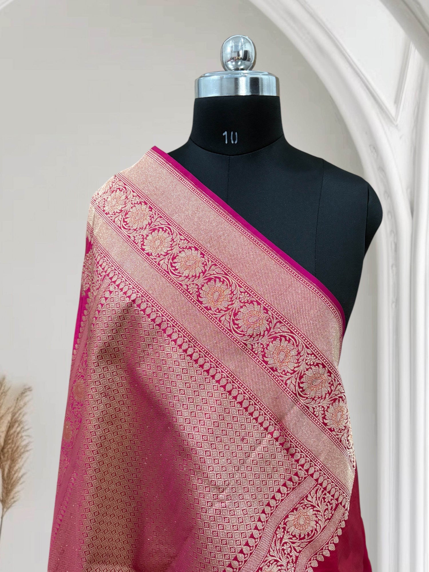 Rani With Red Shaded Dual-Tone Effect Pure Kataan Silk Banarasi Saree - Zohra Silkshop_this_look_EcLGgQ