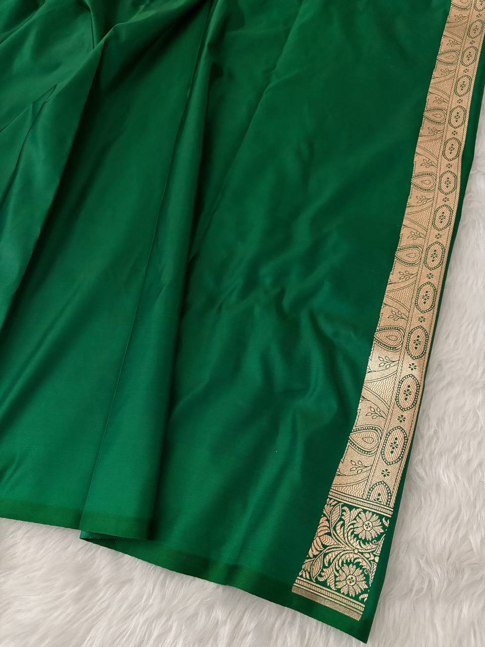 Red &amp; Green Katan Silk Banarasi Saree – A Stunning Contrast
