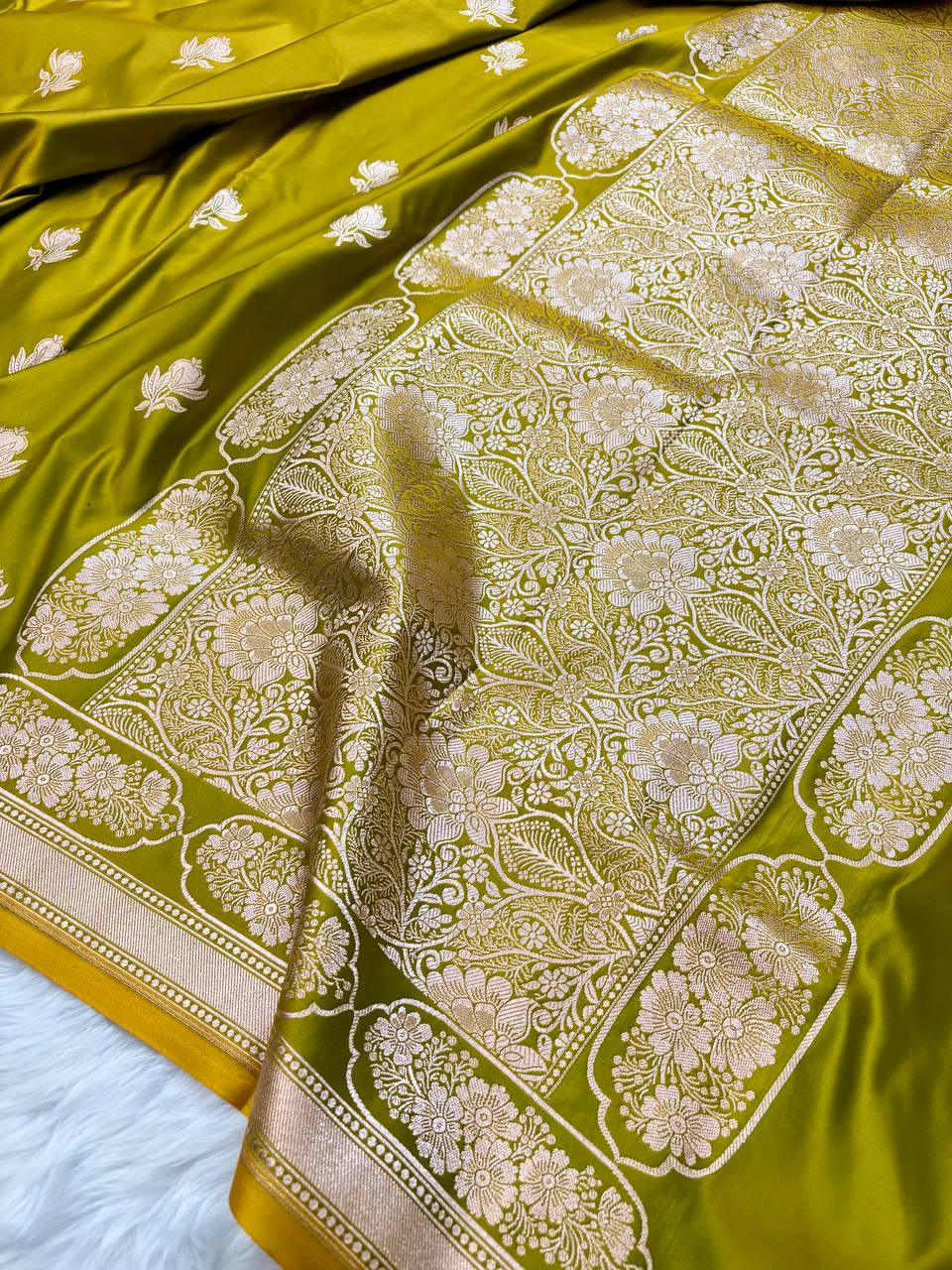 Mehdi Dual-Tone Mashru Silk Banarasi Saree – Buti Design