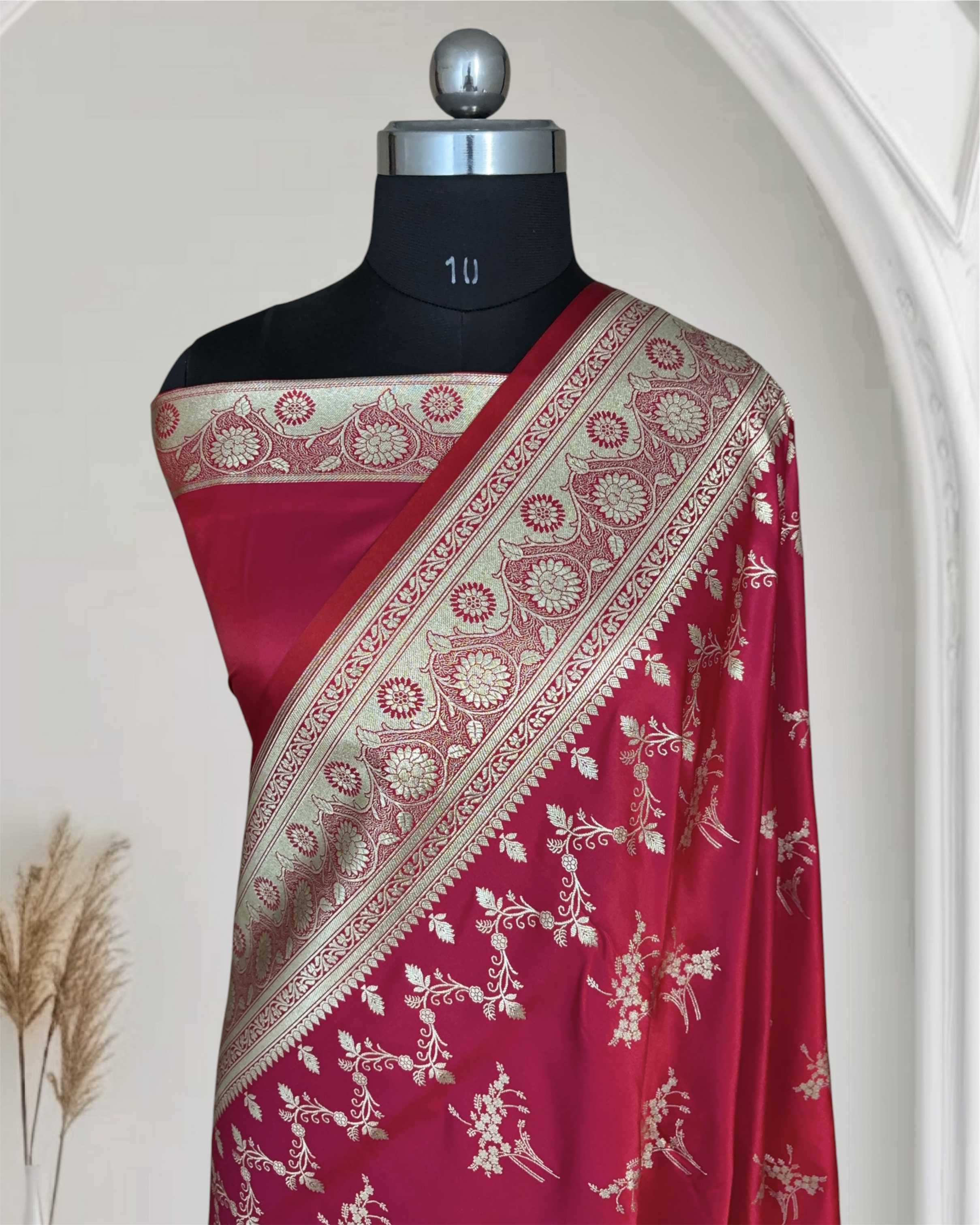 Red Pink Shaded Soft Kataan Silk Banarasi Saree Light Gold Work
