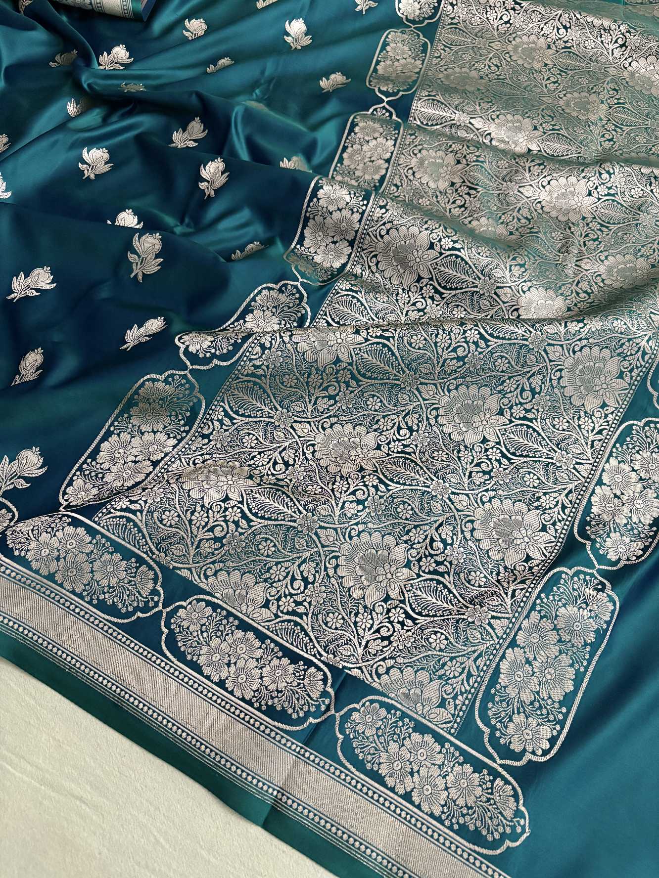 Peacock Shaded Soft Kataan Silk Banarasi Saree