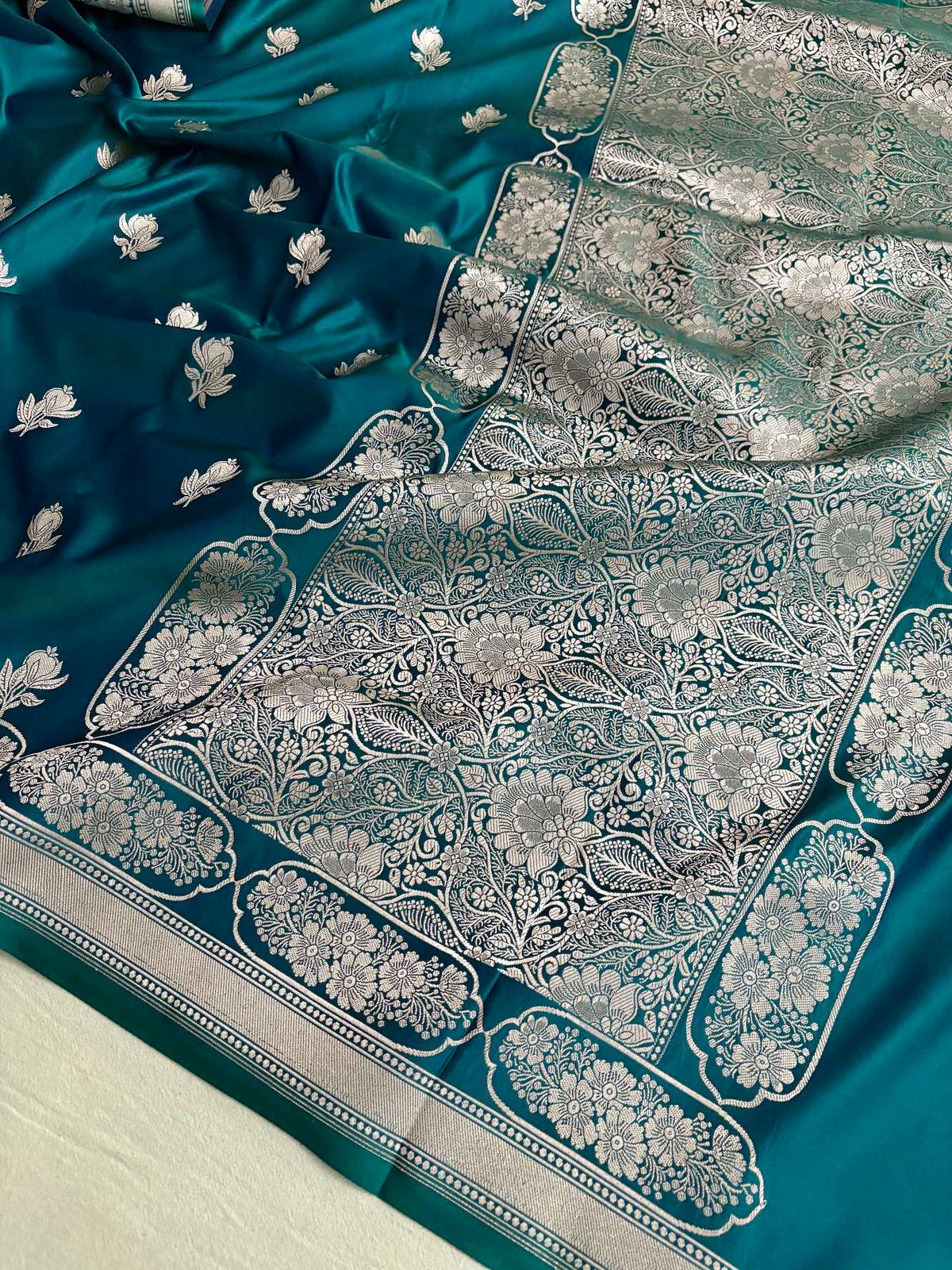 Peacock Shaded Soft Kataan Silk Banarasi Saree