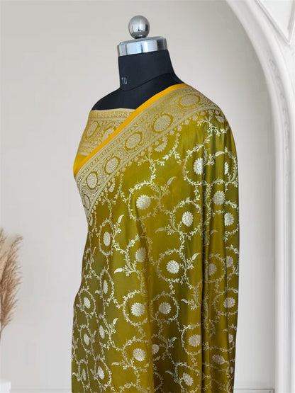 Mehdi Green Kataan Silk Banarasi Saree – Silver Zari Floral Jaal Pattern