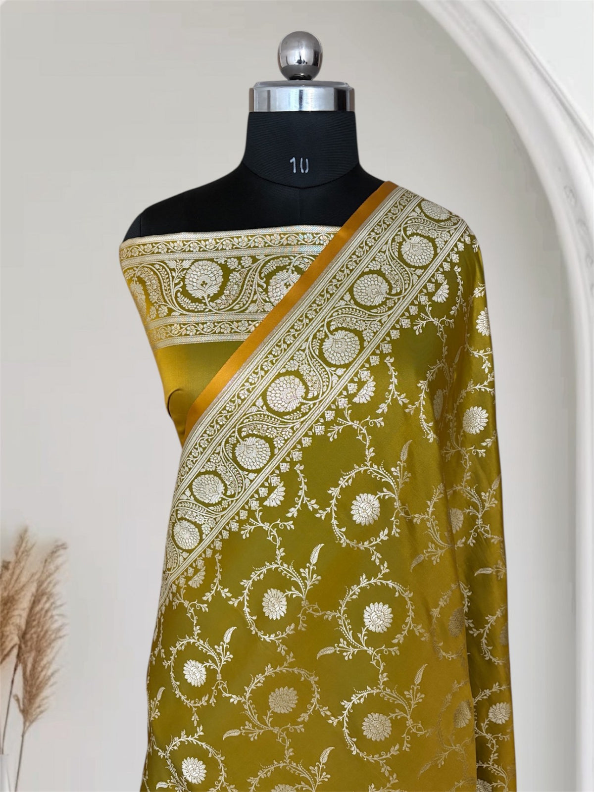 Mehdi Green Kataan Silk Banarasi Saree – Silver Zari Floral Jaal Pattern