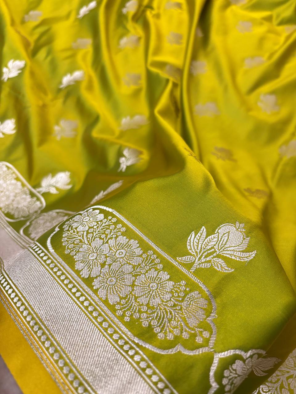 Mehdi Dual-Tone Mashru Silk Banarasi Saree – Buti Design