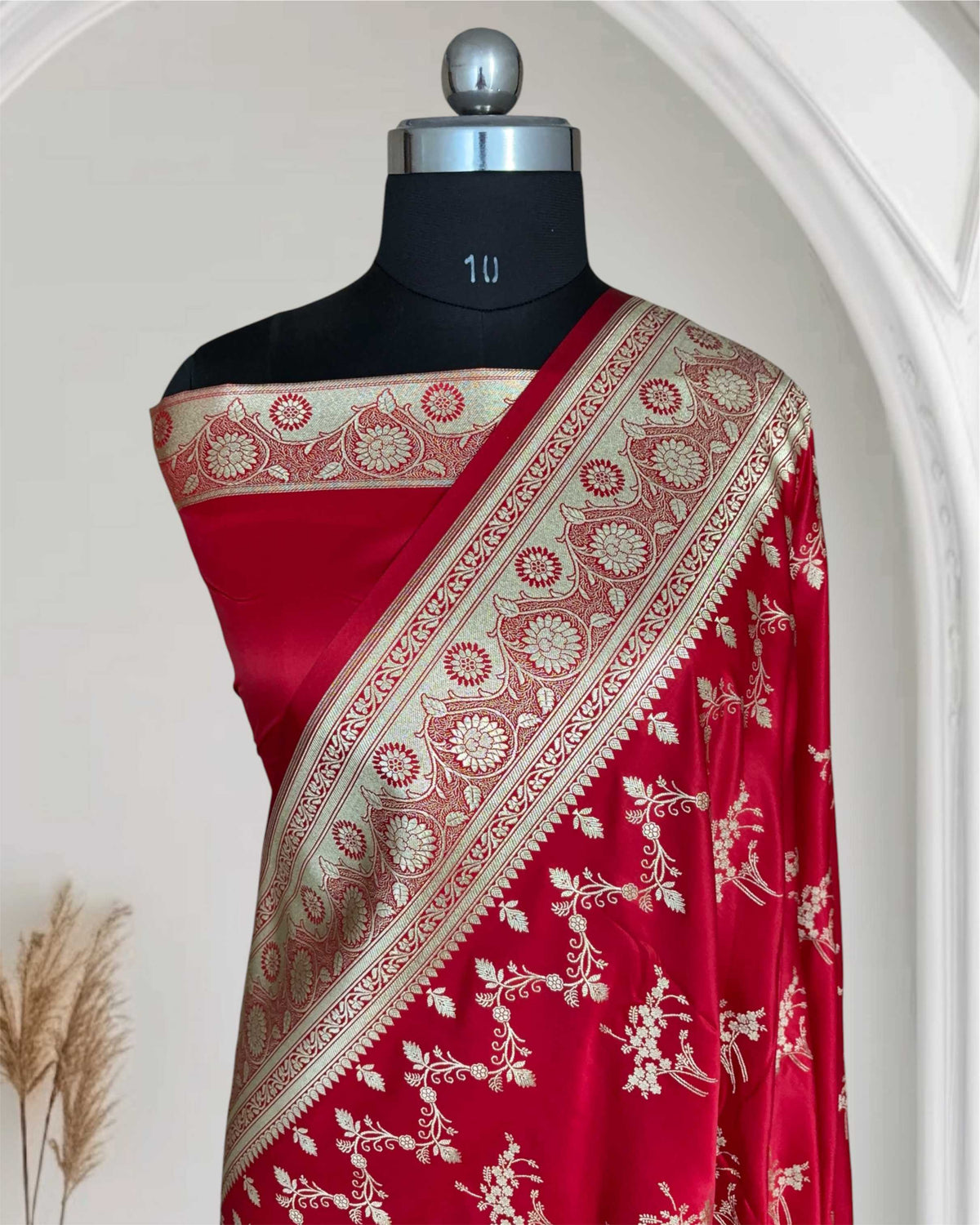Red Soft Kataan Silk Banarasi Saree Light Gold Work