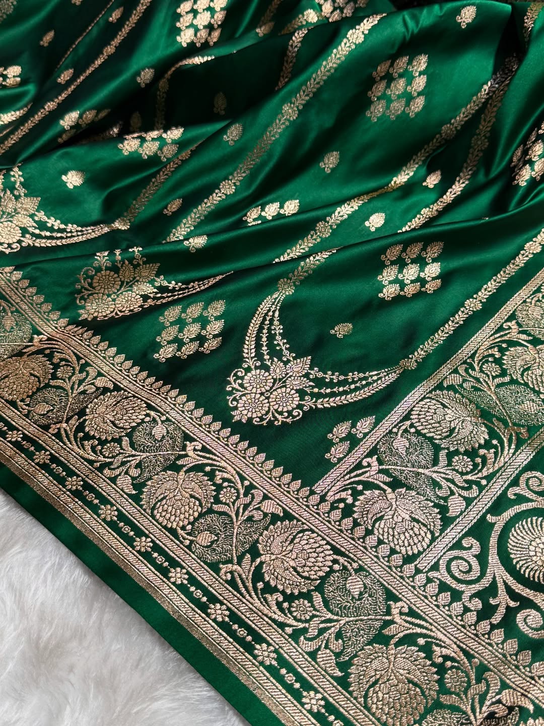 Bottle Green Kataan Silk Banarasi Saree – Golden Zari Buti