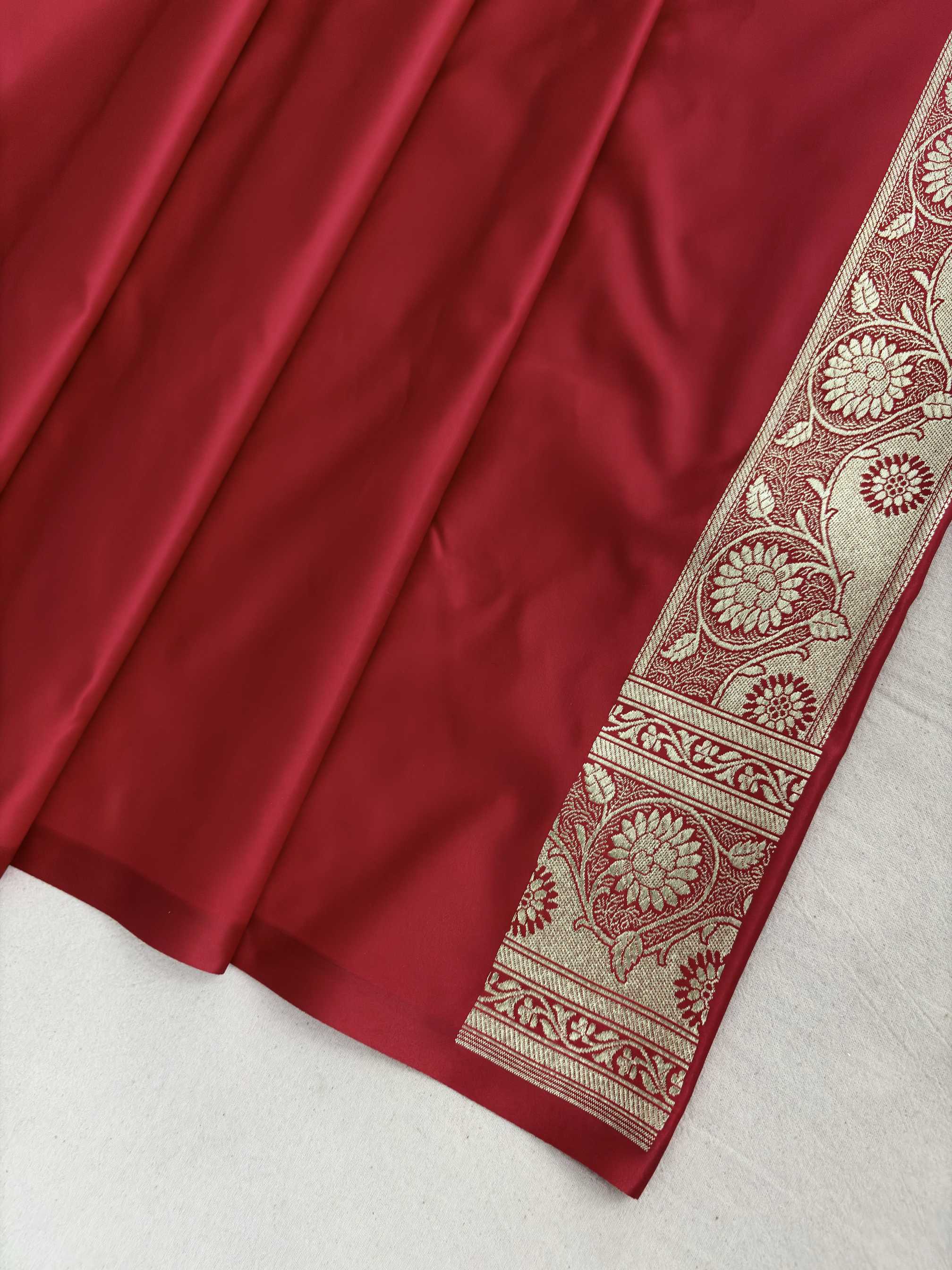 Red Soft Kataan Silk Banarasi Saree Light Gold Work