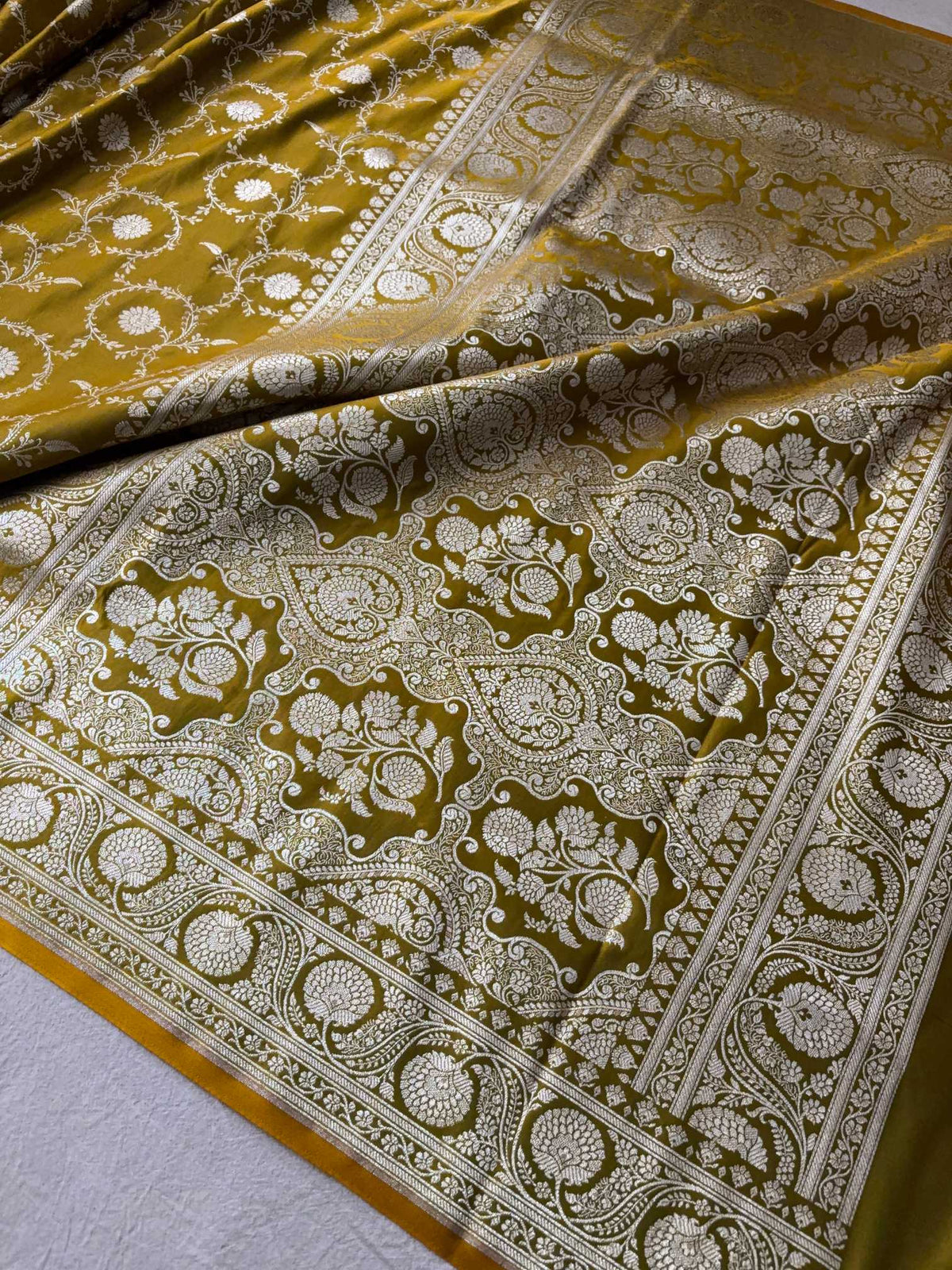 Mehdi Green Kataan Silk Banarasi Saree – Silver Zari Floral Jaal Pattern