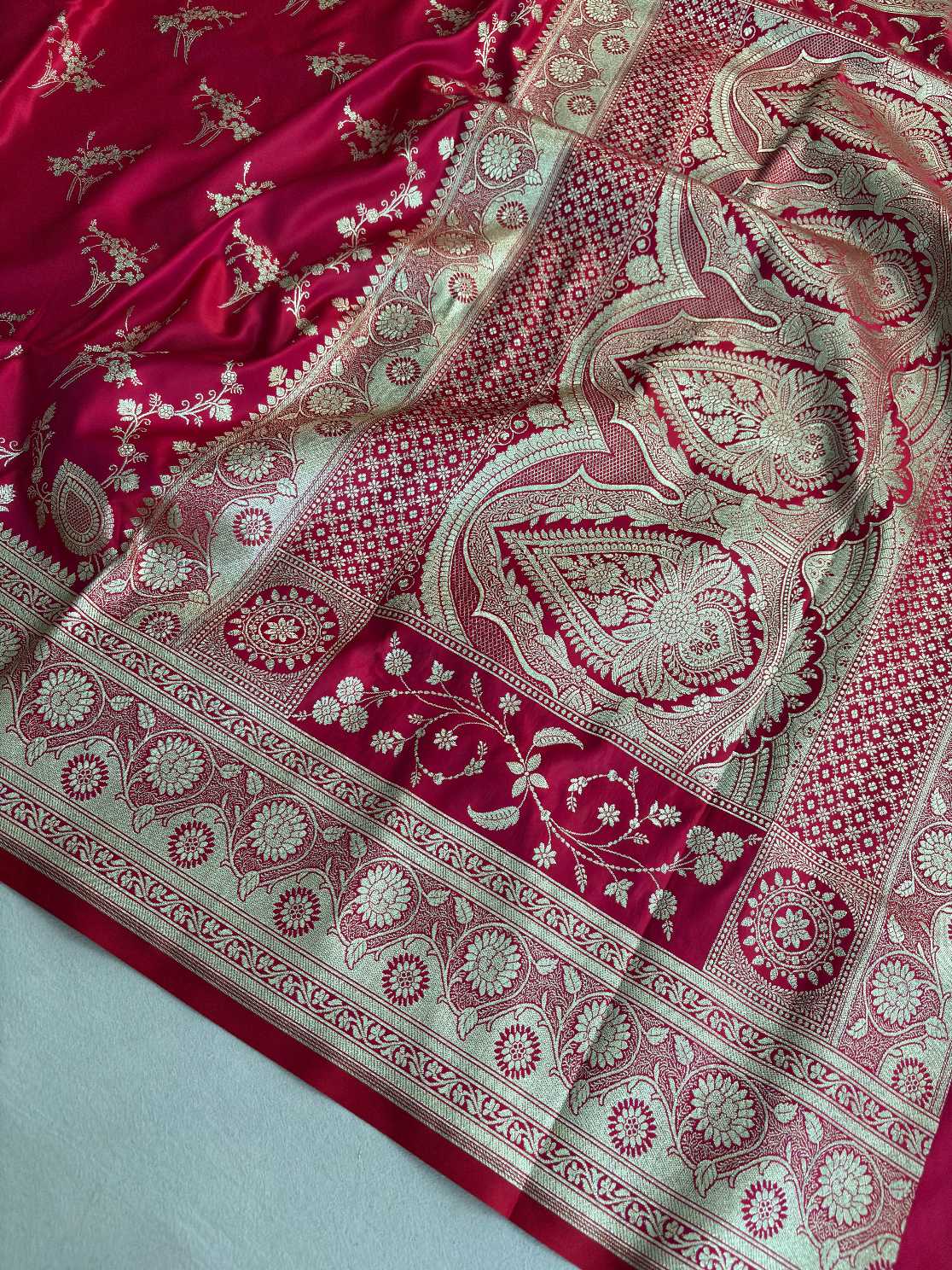 Red Pink Shaded Soft Kataan Silk Banarasi Saree Light Gold Work