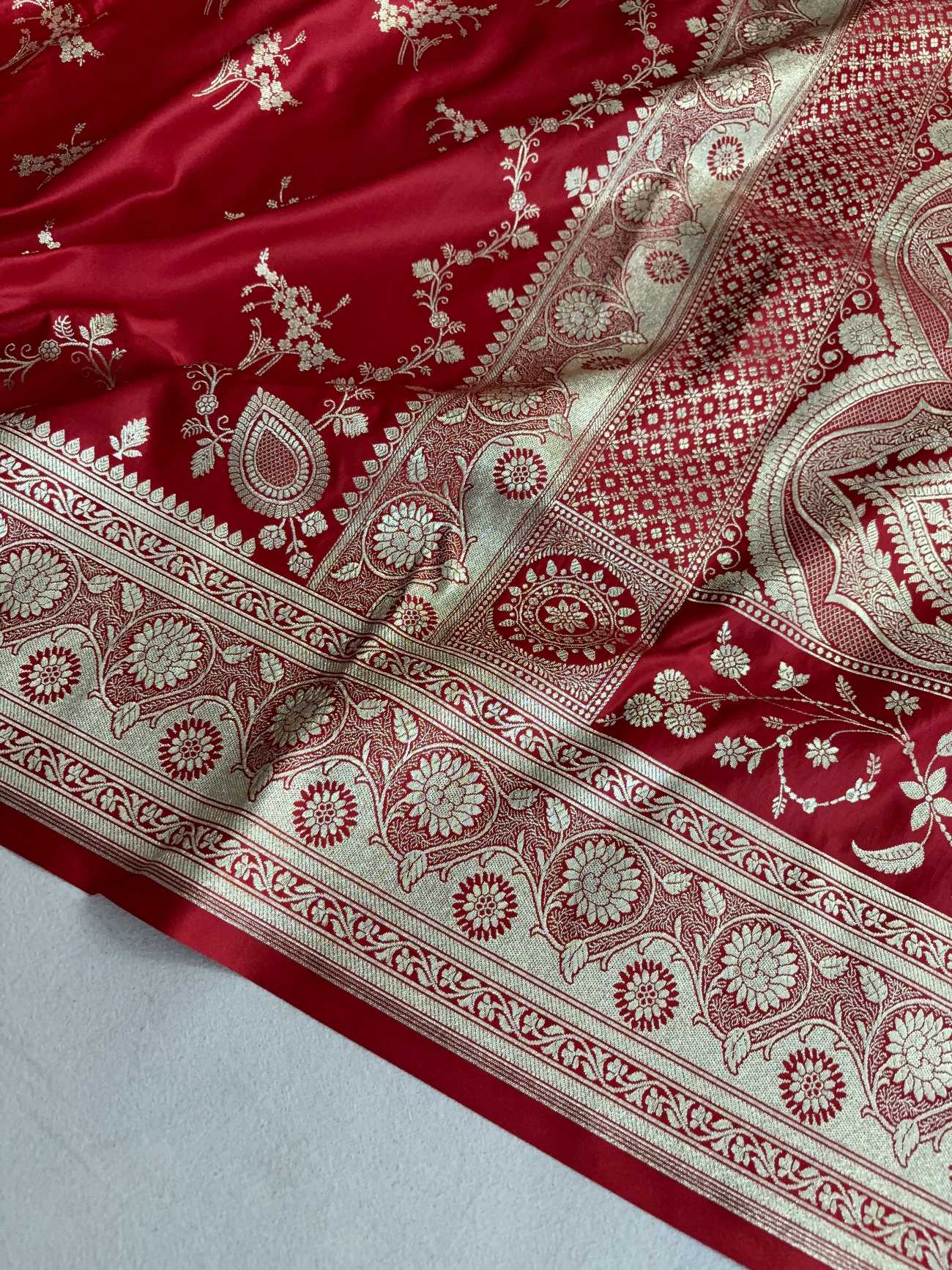 Red Soft Kataan Silk Banarasi Saree Light Gold Work