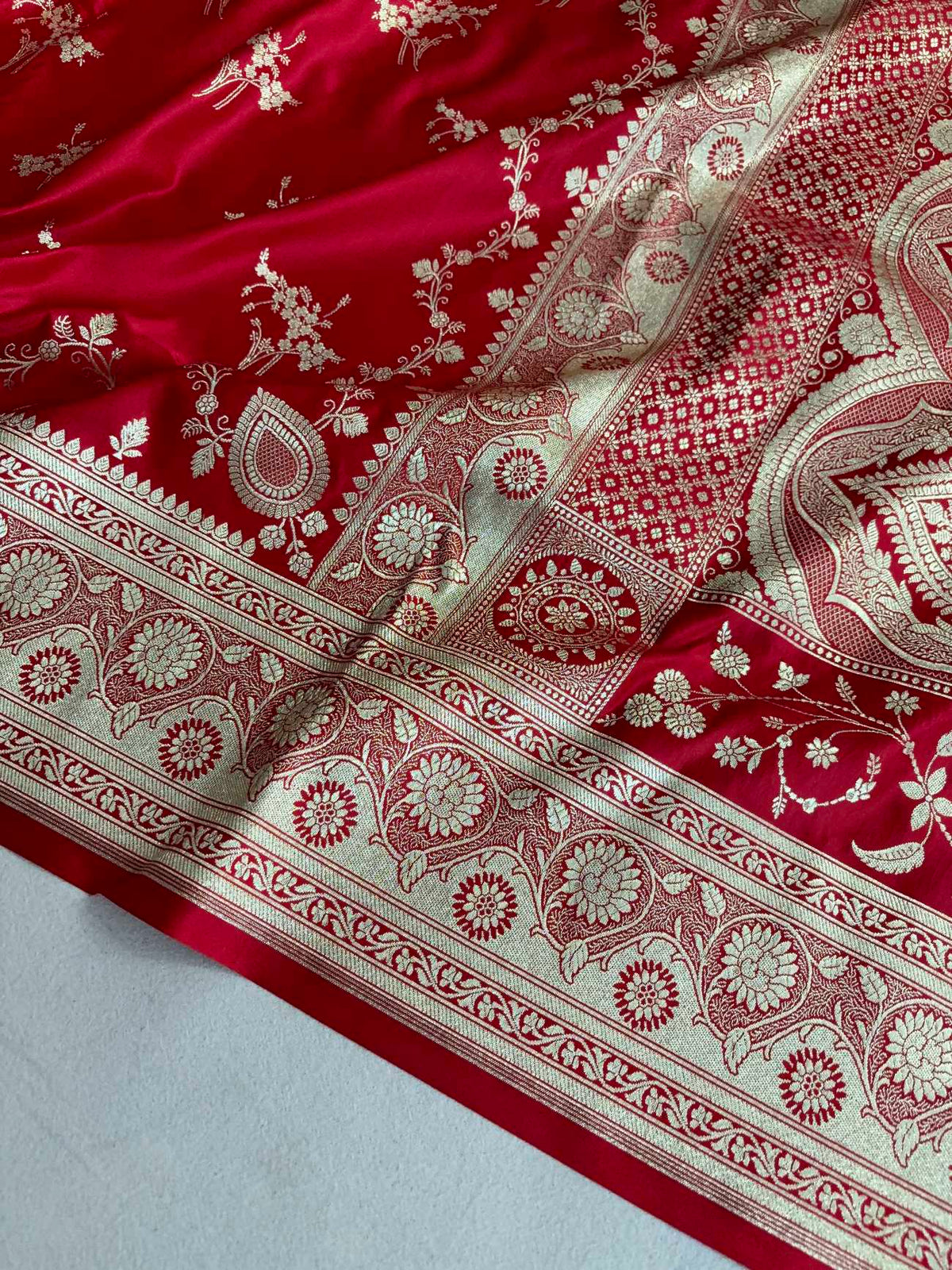 Red Soft Kataan Silk Banarasi Saree Light Gold Work