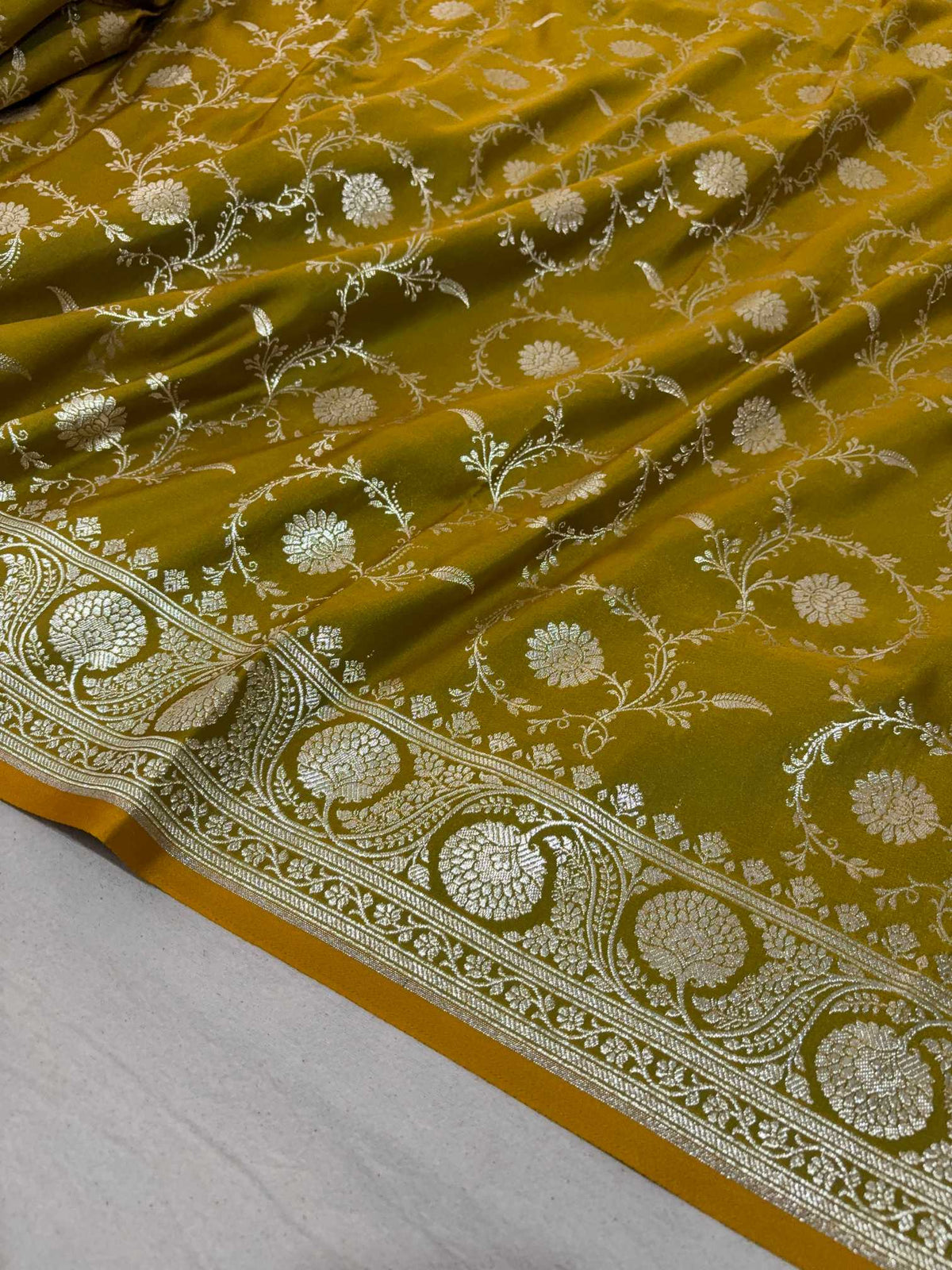 Mehdi Green Kataan Silk Banarasi Saree – Silver Zari Floral Jaal Pattern